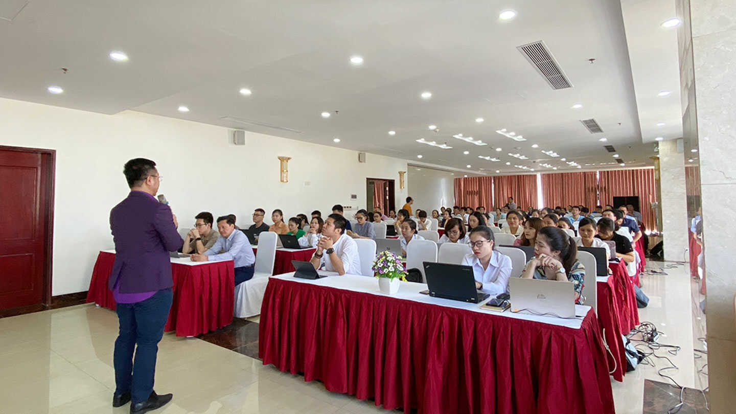 CEO IM Group phát biểu tại Newbiz Quảng Bình